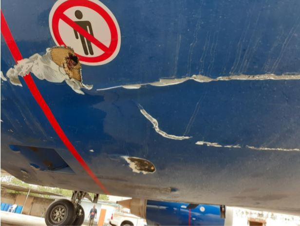 5N-BUK Scrapes and dents on the No. 2 engine cowling 