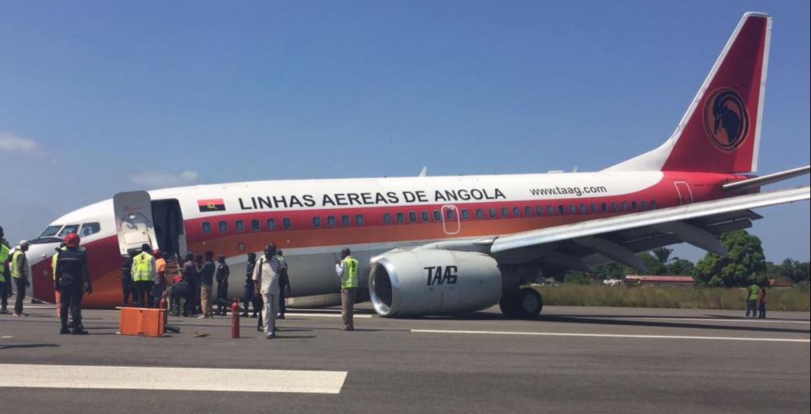 D2-TBF 737-700 Nose gear collapse on landing