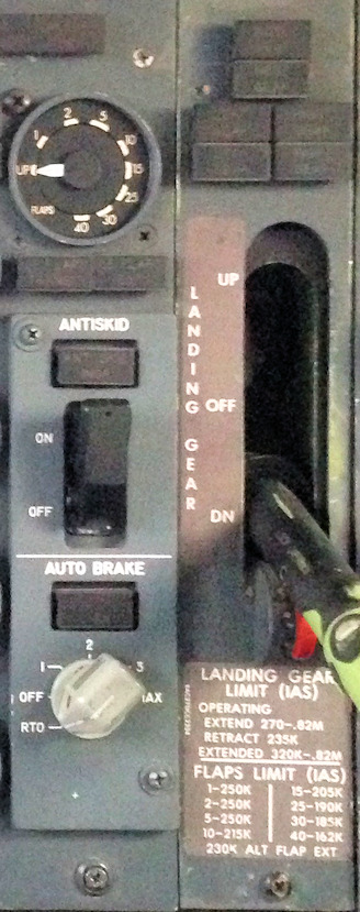 Landing gear panel - 737 Classic