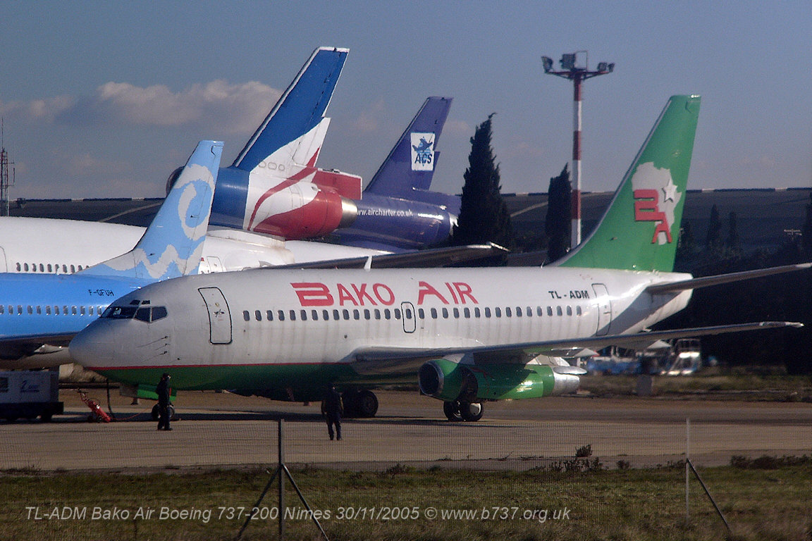 TL-ADM Bako Air Boeing 737-200 Nimes 30/11/2005