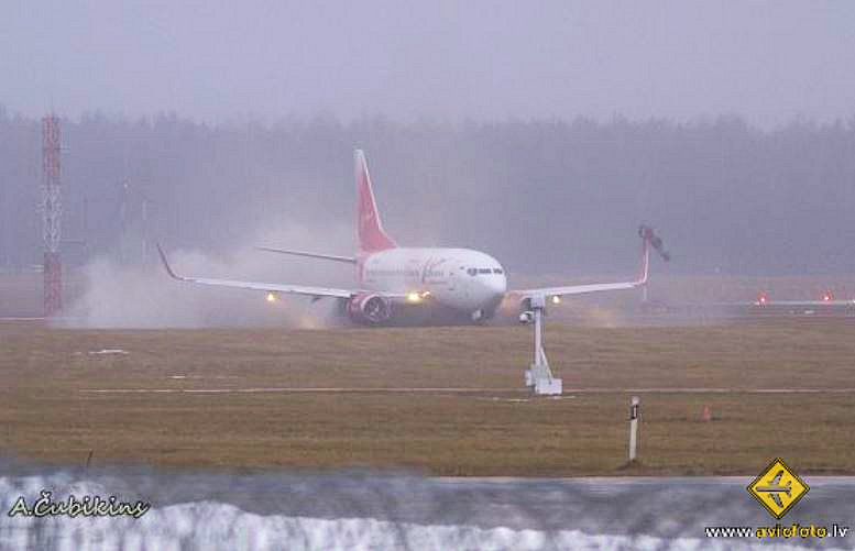 VP-BVS Vim Airlines 737-500 RTO and runway excursion